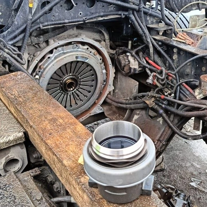 Замена выжимного подшипника сцепления Замена выжимного подшипника сцепления грузового автомобиля